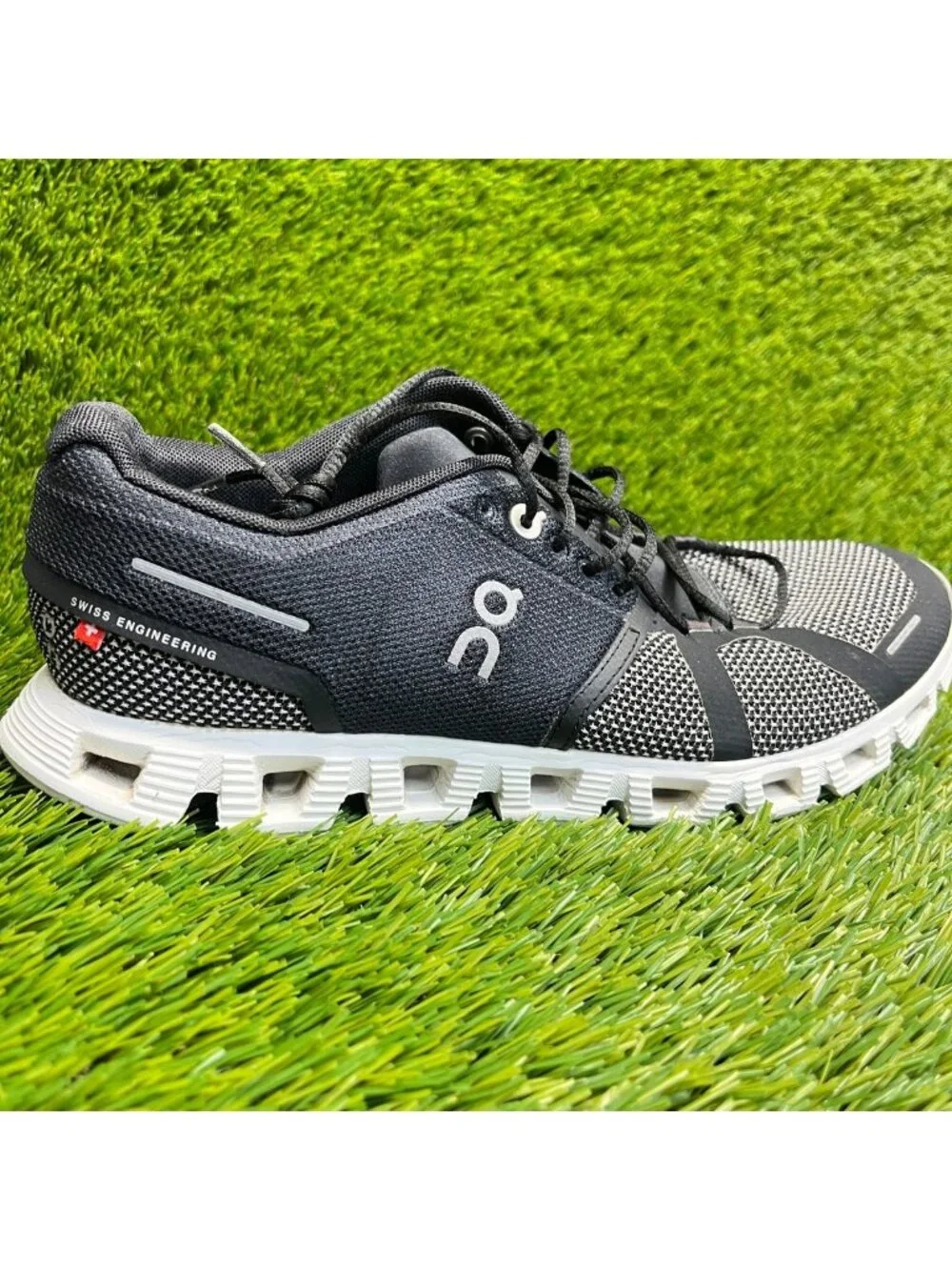 On Cloud 5 Combo Womens Size 7.5 Black White Athletic Running Shoes Sneakers